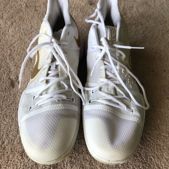 Kyrie 3 - Picture 1 of 6